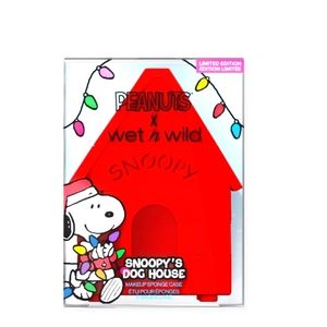 PEANUTS SNOOPY LIMITED EDITION DOG HOUSE FOR SPONGE STORAGE
